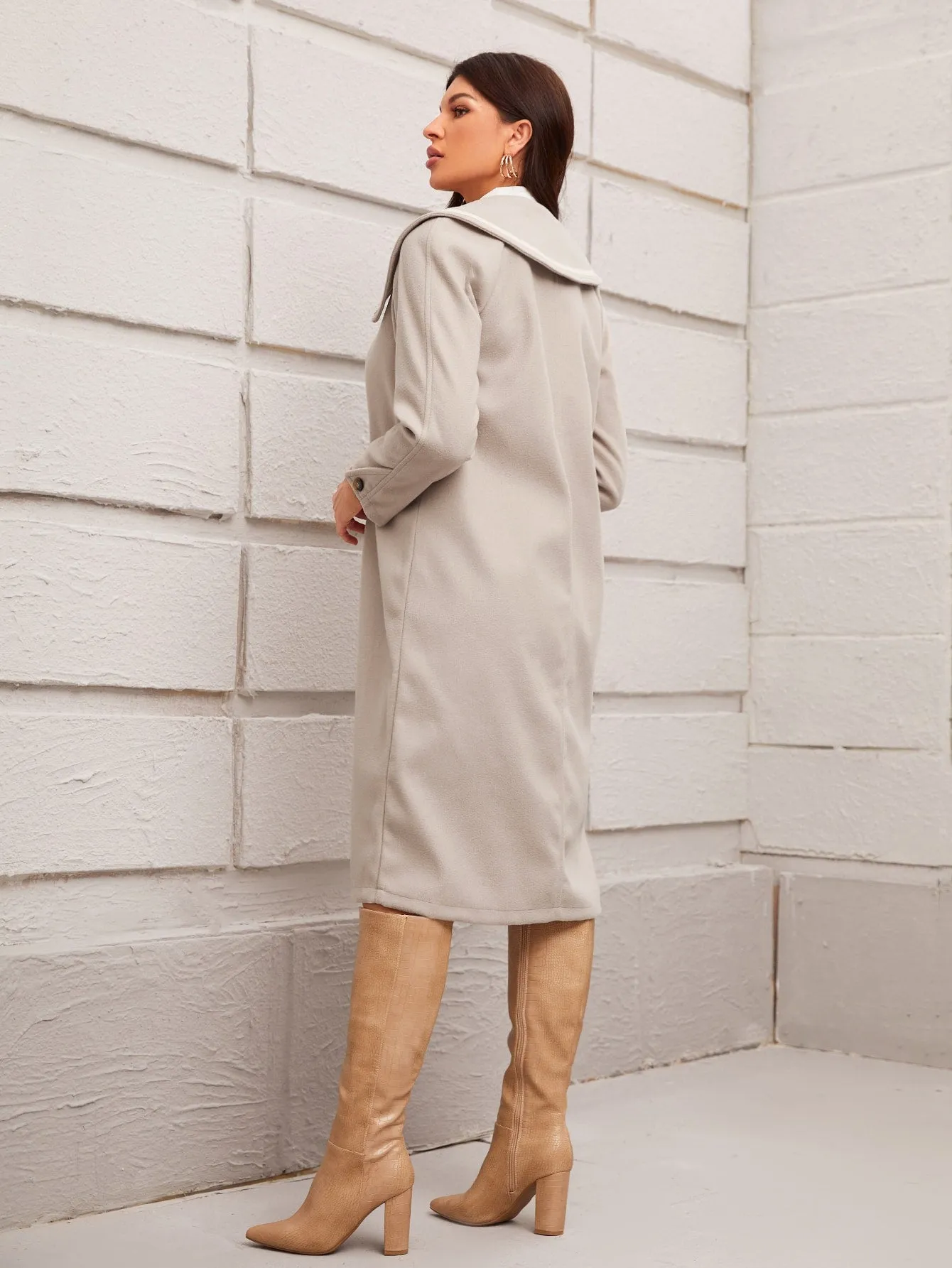 Elegant Contrast Binding Long Sleeve Collar Short Women Overcoat