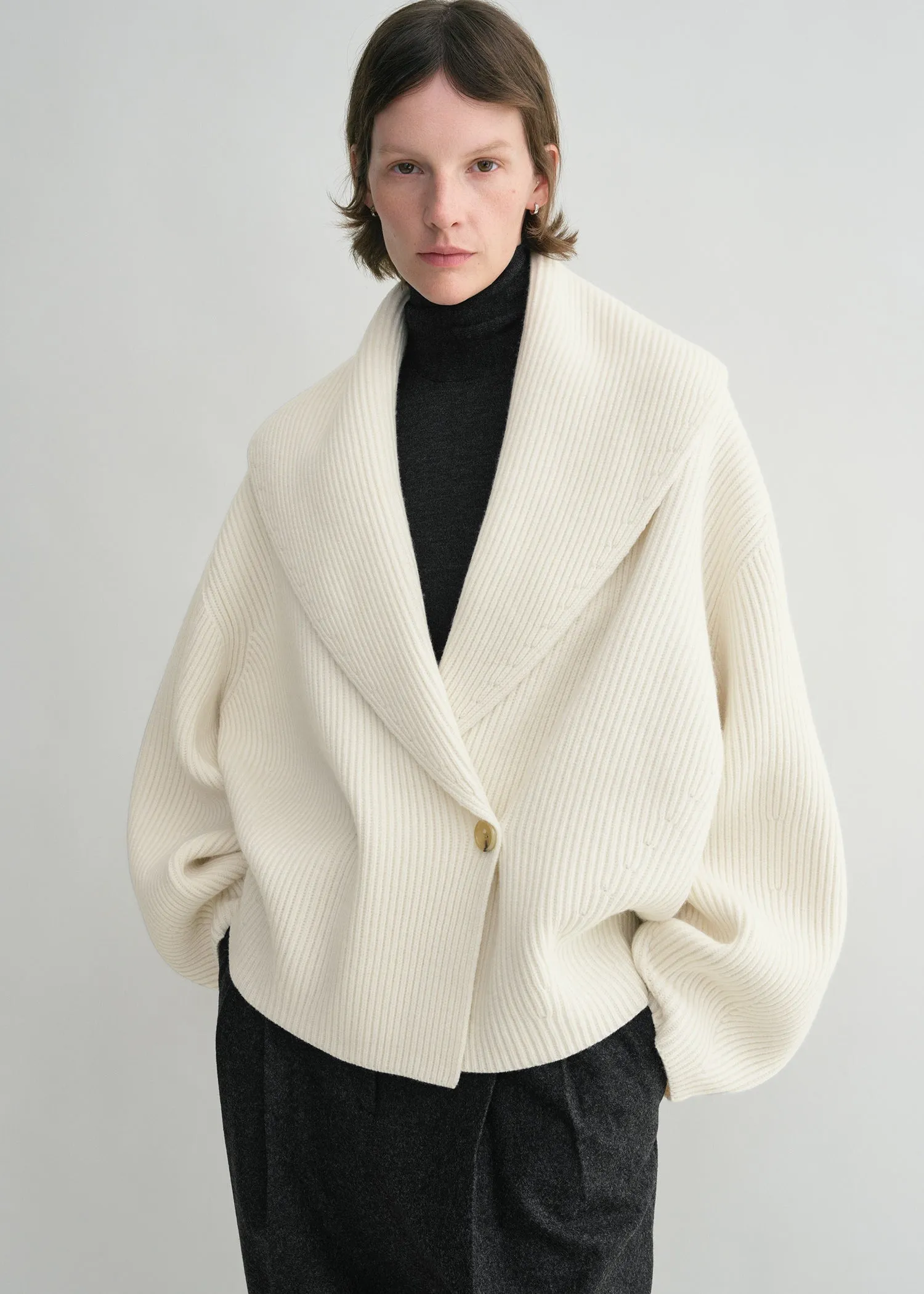 Shawl-lapel cardigan milk